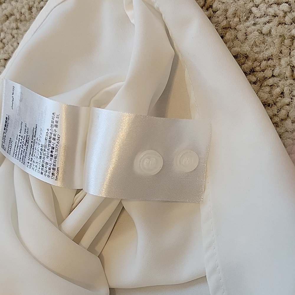 H&M Blouse - Picture 8 of 8